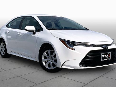 Used 2024 Toyota Corolla LE FWD image 3