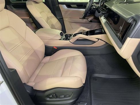 New 2026 Porsche Cayenne Coupe image 23