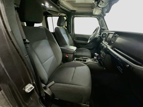 Used 2023 Jeep Wrangler Unlimited AWD/4WD image 32