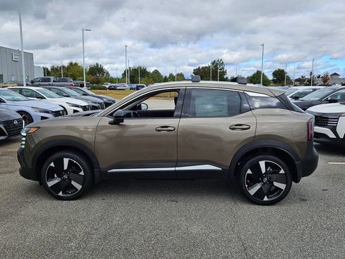 New 2026 Nissan Kicks SR FWD image 4