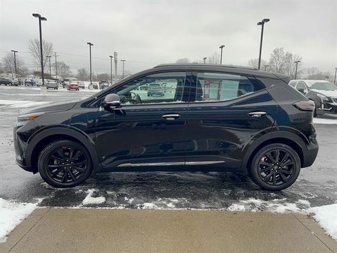 Used 2023 Chevrolet Bolt EUV Premier w/ Sun & Sound Package image 4