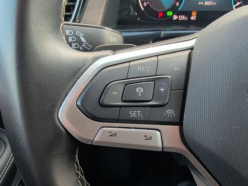 Used 2025 Volkswagen Atlas SE FWD image 19