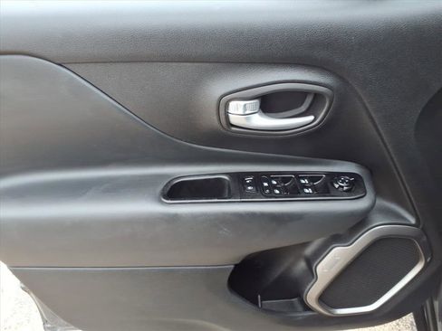 Used 2023 Jeep Renegade Latitude image 9