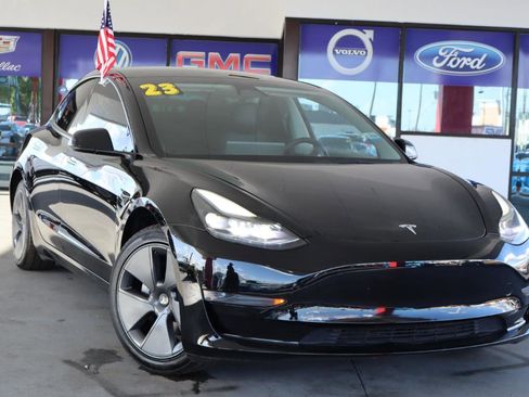 Used 2023 Tesla Model 3 Standard Range image 2