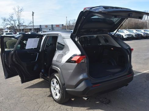 Used 2021 Toyota RAV4 XLE image 17