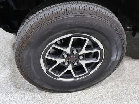 Used 2025 Jeep Wrangler Unlimited Rubicon AWD/4WD image 8