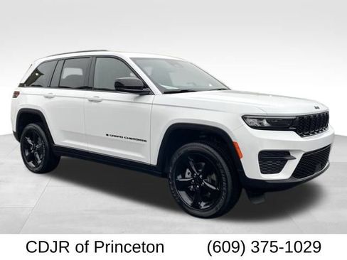 New 2025 Jeep Grand Cherokee Altitude image 1