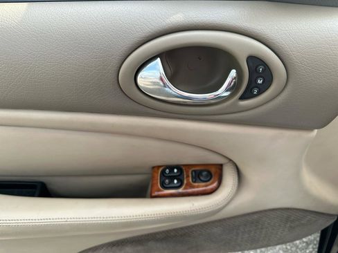 Used 2004 Jaguar XK8 Convertible image 15