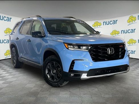 Used 2024 Honda Pilot TrailSport image 1