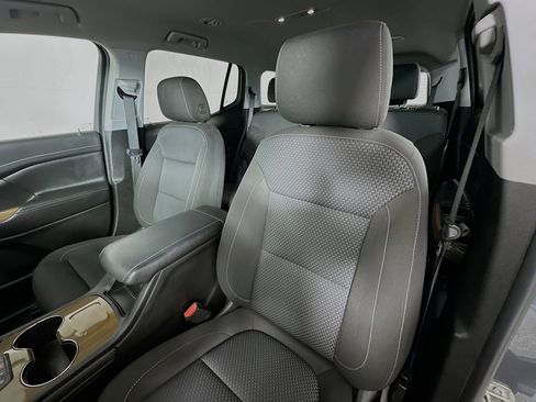 Used 2021 GMC Acadia SLE FWD image 18