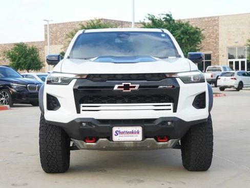 Used 2024 Chevrolet Colorado ZR2 w/ ZR2 Convenience Package III AWD/4WD image 2