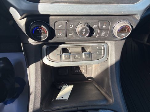 Used 2023 GMC Acadia SLT w/ LPO, Floor Liner Package image 25