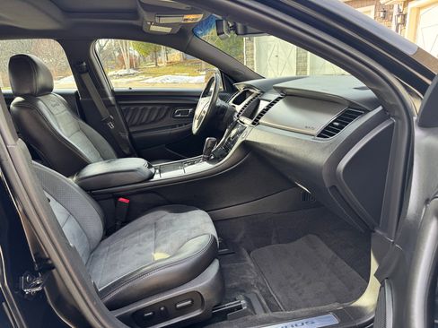 Used 2017 Ford Taurus SHO image 19
