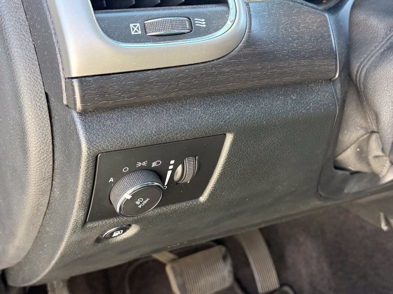 Used 2017 Jeep Grand Cherokee Altitude RWD image 7