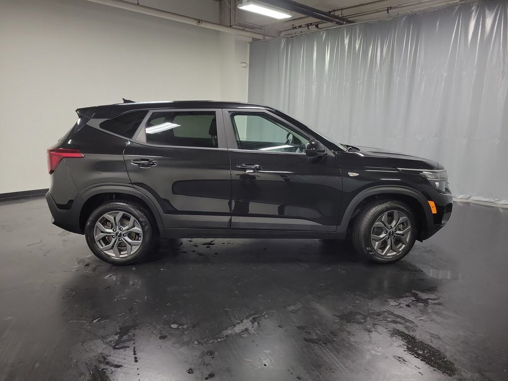 Used 2025 Kia Seltos LX AWD/4WD image 9