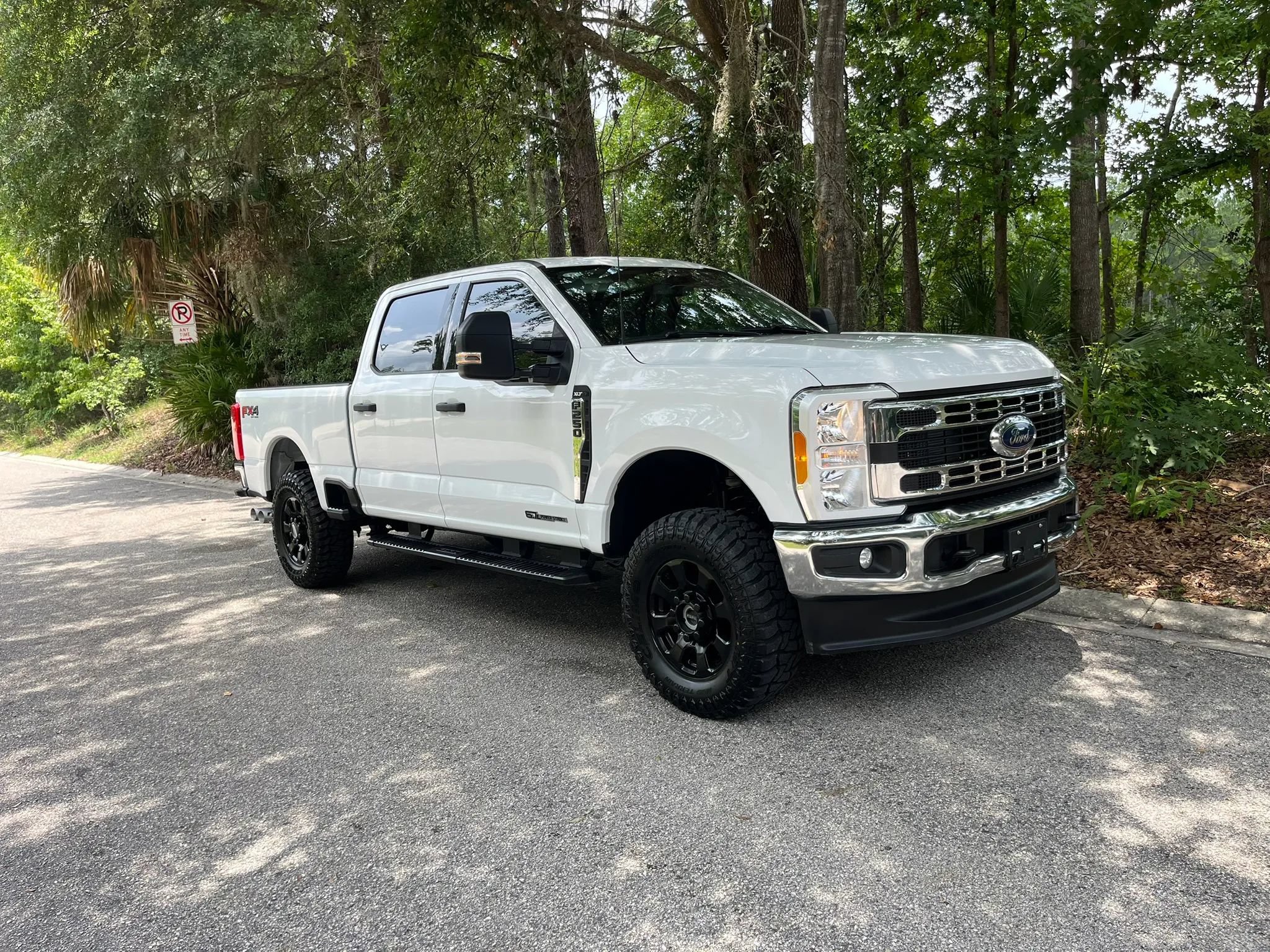 Used 2023 Ford F250 XLT w/ FX4 Off-Road Package AWD/4WD image 4