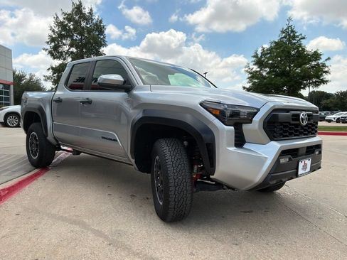 Used 2025 Toyota Tacoma TRD Off-Road AWD/4WD image 4