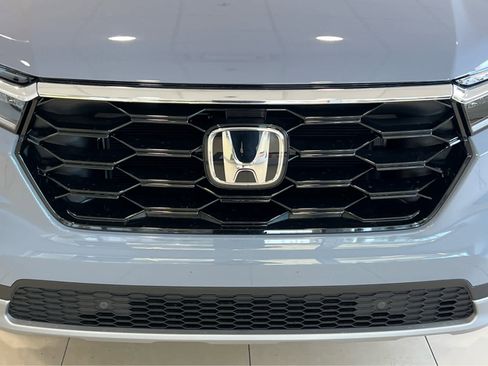New 2025 Honda Pilot Touring image 4