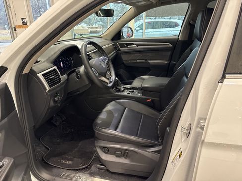 Used 2022 Volkswagen Atlas SE w/ Black Wheel Package image 10