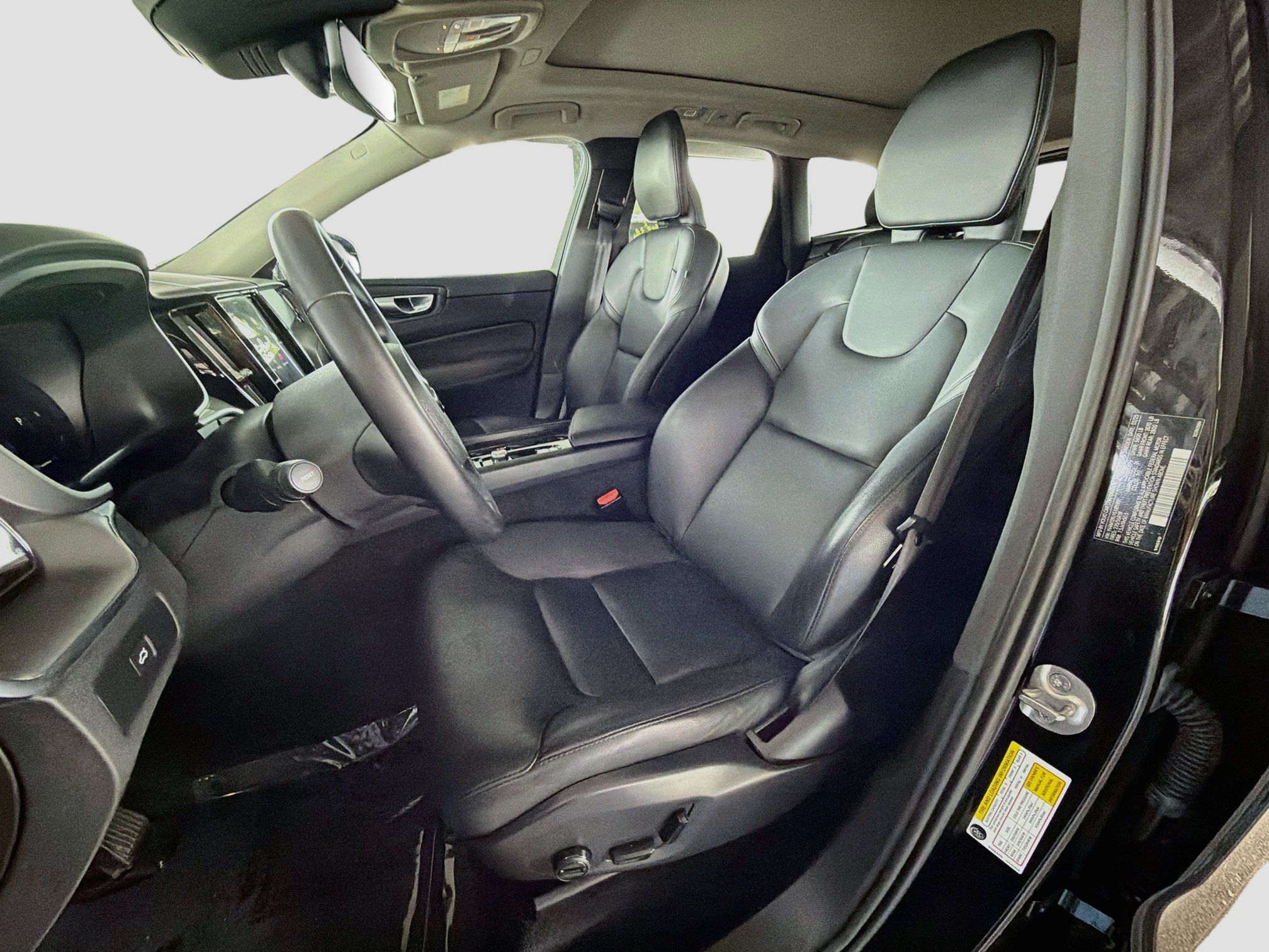 Used 2025 Volvo XC60 B5 Core AWD/4WD image 13