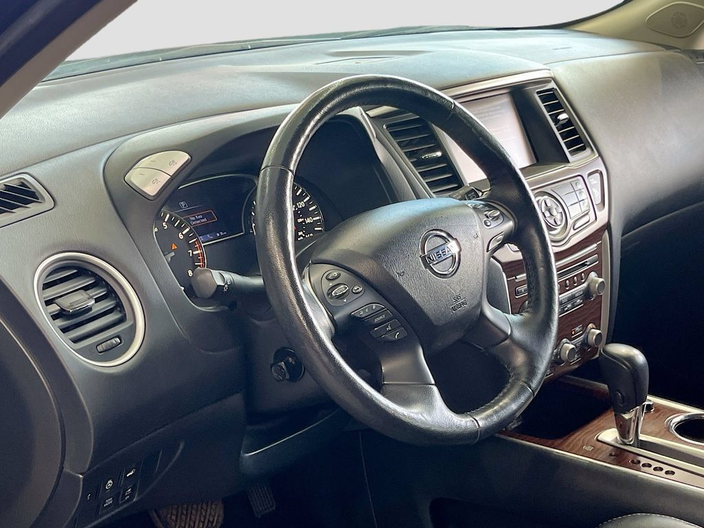 Used 2020 Nissan Pathfinder Platinum FWD image 9