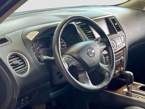 Used 2020 Nissan Pathfinder Platinum FWD image 9