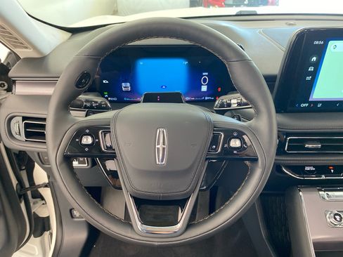 New 2026 Lincoln Aviator AWD w/ Jet Appearance Package image 17
