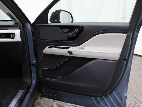 New 2026 Lincoln Aviator 2WD image 30