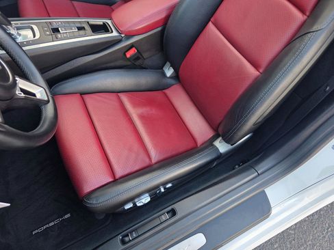 Used 2017 Porsche 718 Boxster RWD image 32