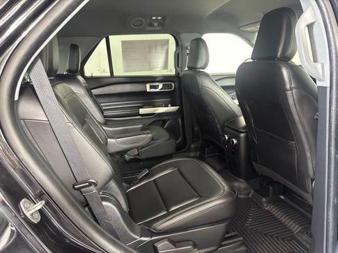 Certified 2022 Ford Explorer XLT w/ Equipment Group 202A AWD/4WD image 5