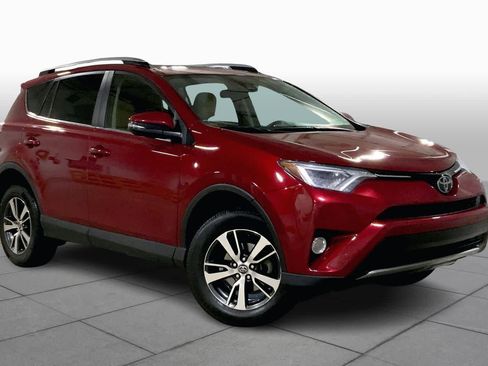 Used 2018 Toyota RAV4 XLE image 2