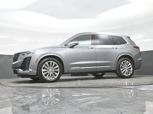 Certified 2024 Cadillac XT6 Premium Luxury w/ Technology Package AWD/4WD image 28