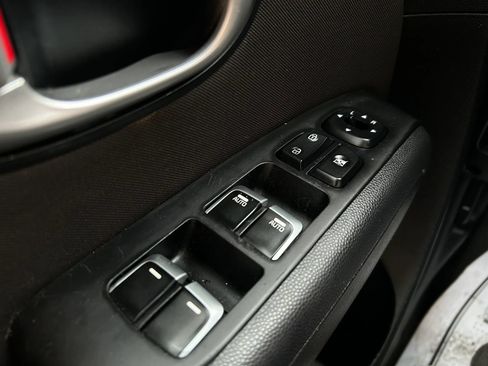 Used 2019 Kia Soul + FWD image 12