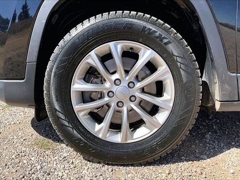 Used 2019 Jeep Cherokee Latitude w/ Popular Appearance Group AWD/4WD image 33