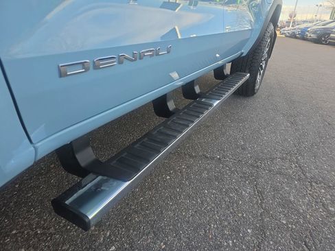 Used 2025 GMC Canyon Denali image 19