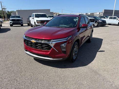 Used 2024 Chevrolet Trax LT w/ Driver Confidence Package FWD image 7