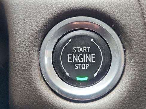 Used 2022 Chevrolet Suburban LT w/ Luxury Package RWD image 17