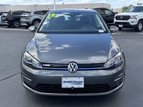 Used 2019 Volkswagen e-Golf SEL Premium image 3
