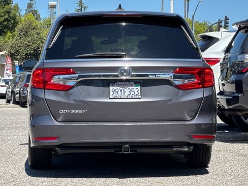 Used 2018 Honda Odyssey EX image 4