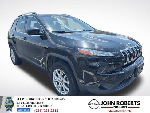 Used 2017 Jeep Cherokee Latitude w/ Safety/Convenience Group AWD/4WD image 1
