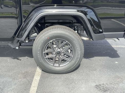 New 2025 Jeep Gladiator Sport image 35