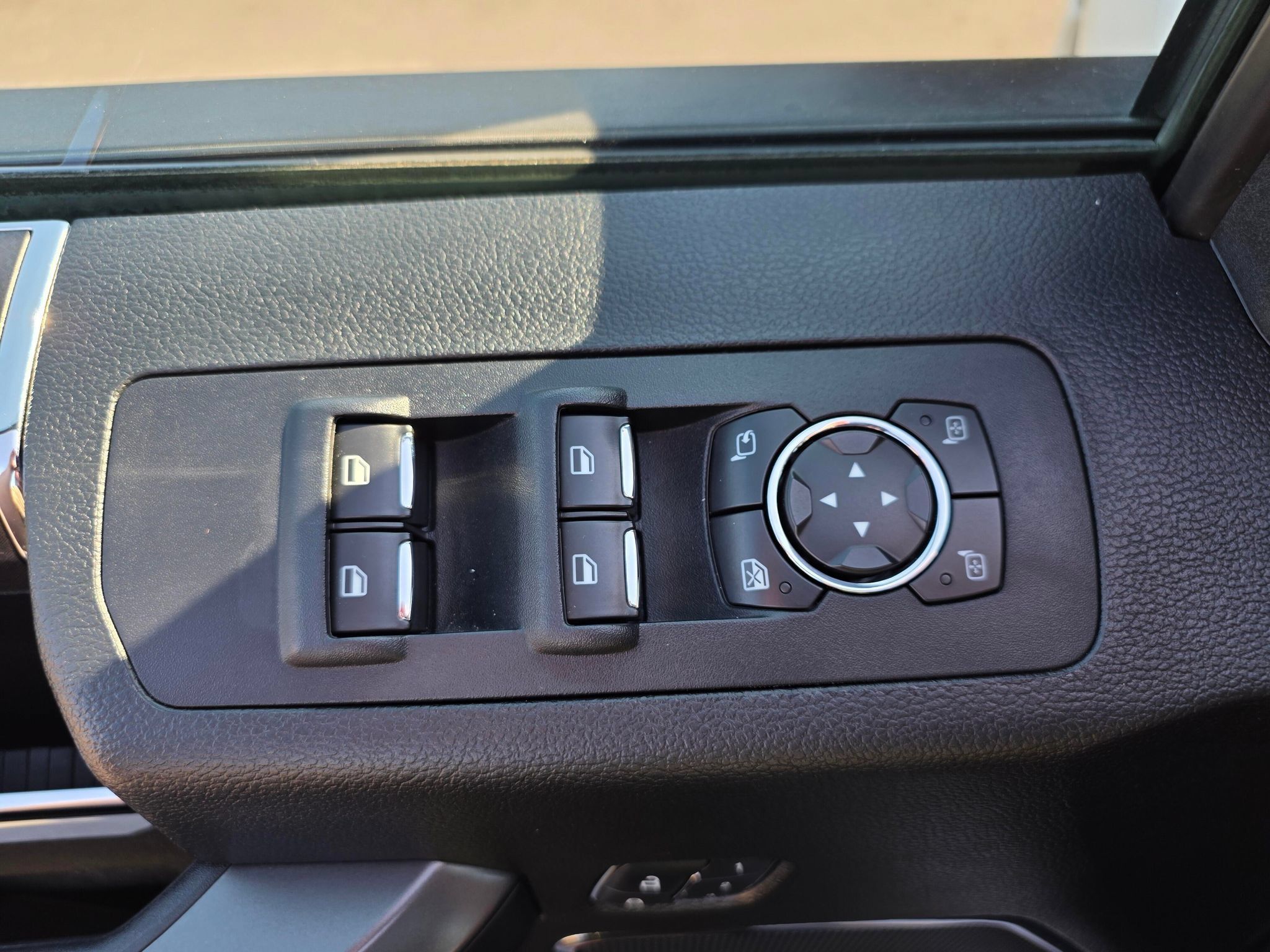 Used 2016 Ford F150 Lariat w/ Equipment Group 502A Luxury AWD/4WD image 26