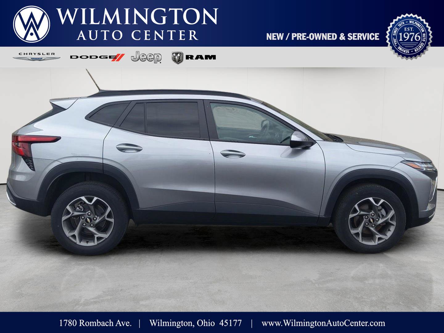 Used 2025 Chevrolet Trax LT FWD image 1