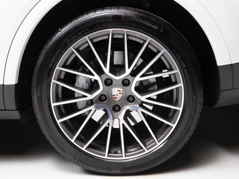 Used 2021 Porsche Cayenne AWD/4WD image 33