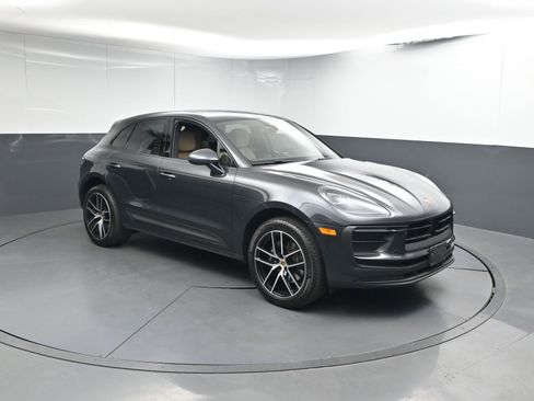 Used 2022 Porsche Macan image 28