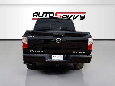 Used 2021 Nissan Titan SV w/ SV Convenience Package image 6