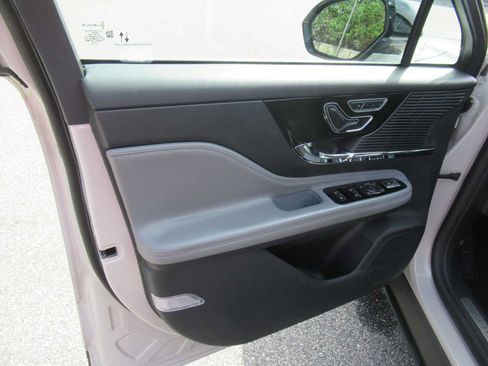 Used 2022 Lincoln Corsair FWD image 15