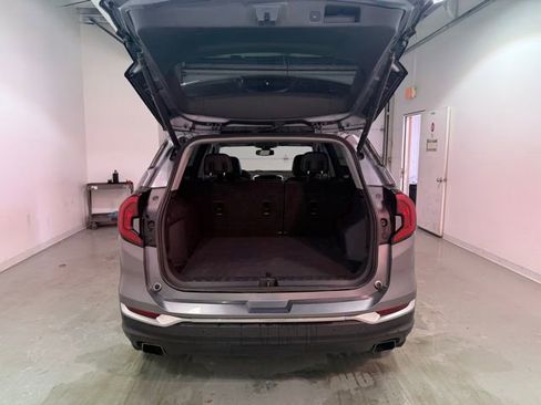 Used 2019 GMC Terrain SLT w/ Preferred Package image 4