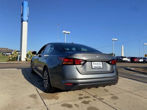 Used 2025 Nissan Altima 2.5 SV FWD image 9