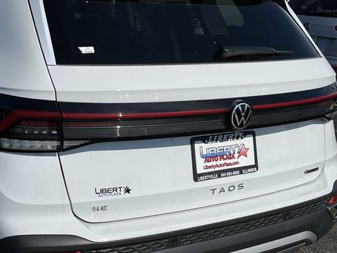 New 2026 Volkswagen Taos SE AWD/4WD image 11